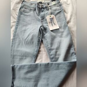 REGENERATION By Celebrity Pink Ladies(NWT) Mid Rise Ankle Skinny Jeans Size 3/26